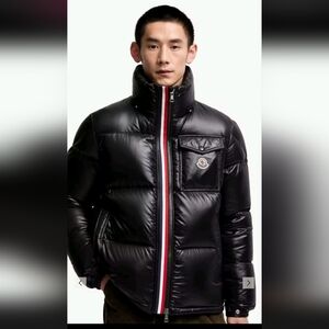 Moncler FIRE! MINT! AUTHENTIC! Montbeliard Short Down Jacket in Black. Sz 2 R2S!